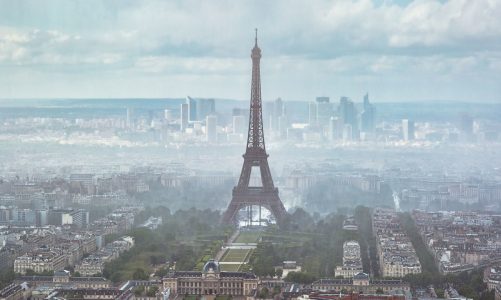 Jak działa ogłaszanie alarmu smogowego we Francji?