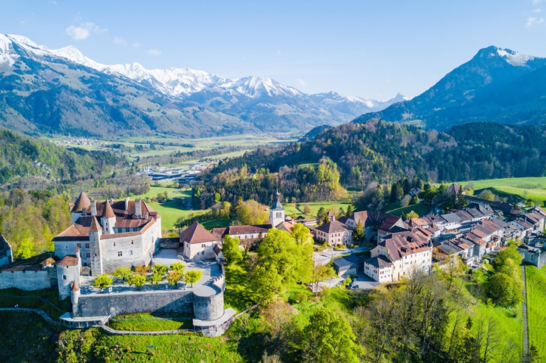 Język francuski w Szwajcarii – czym się różni mowa Szwajcarów od odmiany francuskiej?